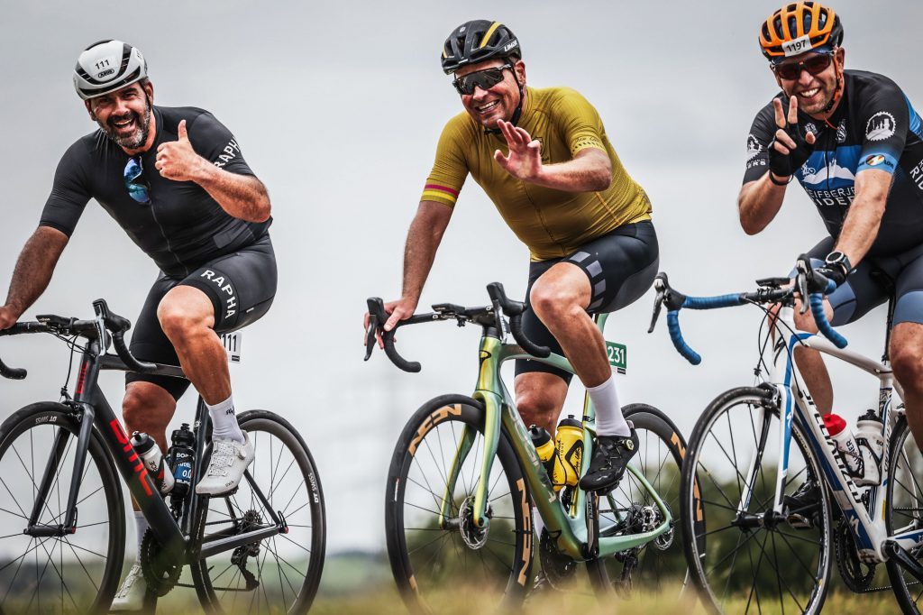 Radfahrer beim Business Social Ride mit Jan Ullrich